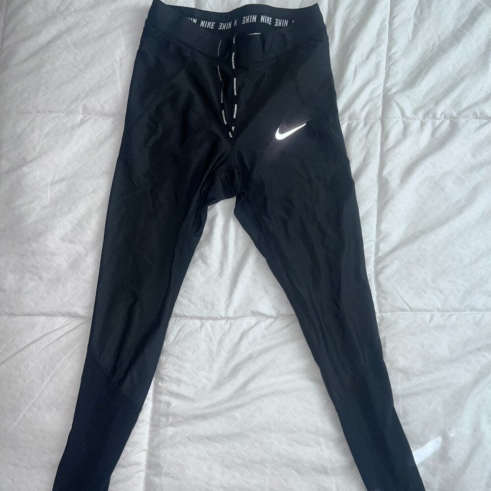 Nike Women's Firm-Support Mid-Rise Leggings with Pockets